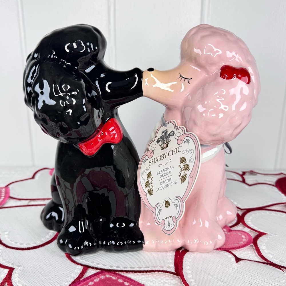 NEW Shabby Chic Kissing Poodles Valentine's Day Figurine